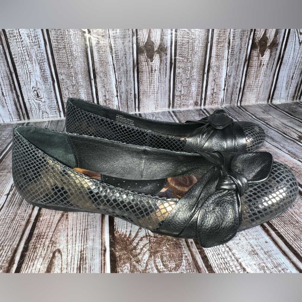 Born Leather Ballet Flats Black Gray Snake‎ Embossed Bow Comfort - 7.5